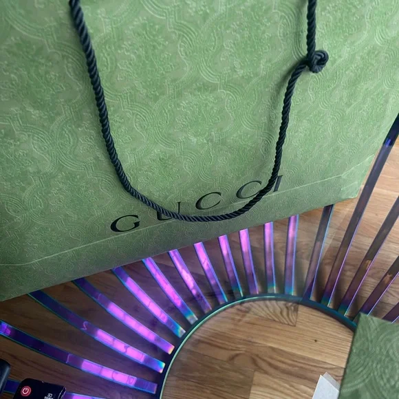 Like new Gucci purse. Only worn once. Receipt is in photos. - Picture 7 of 8